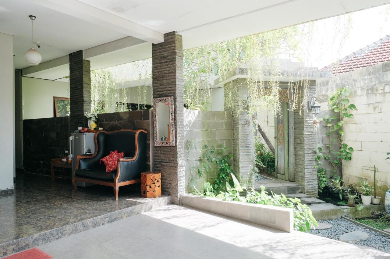 D'Tamblingan Guest House At Taman Griya Jimbaran Redpartner - Minimum Stay 30 Nights Ngoại thất bức ảnh